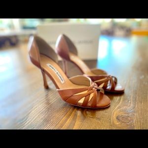Stunning New MANOLO BLAHNIK Tan Leather Heels. Size 6  Originally $525